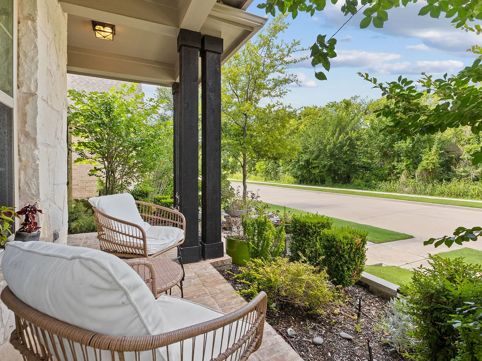 4 bed, 2837 sqft, $3,900 — Photo 4