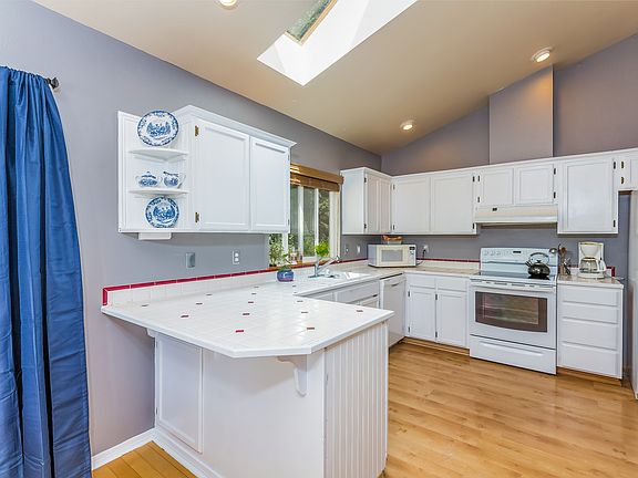 3rd image of 9526 53rd Ave NE