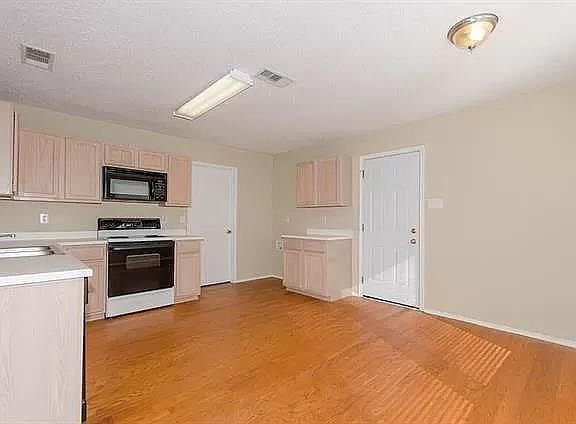 2nd image of 5200 Bedfordshire Dr