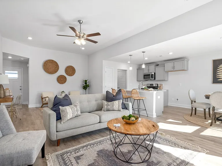 2118 Ireland Way — Photo 3