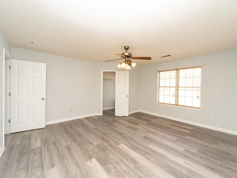 811 Sugar Oak Ln — Photo 17