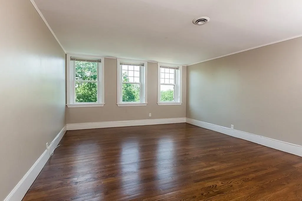 3 bed, 1307 sqft, $3,600 — Photo 4