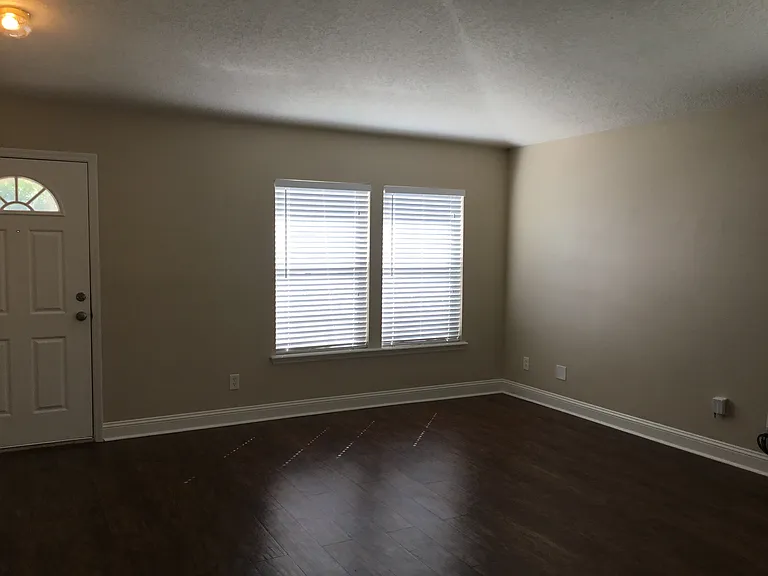 2320 Brian Lakes Dr E — Photo 7