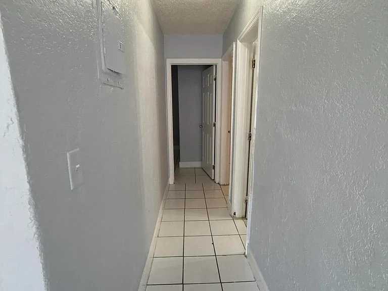 720 SW 7th St #4 — Photo 12