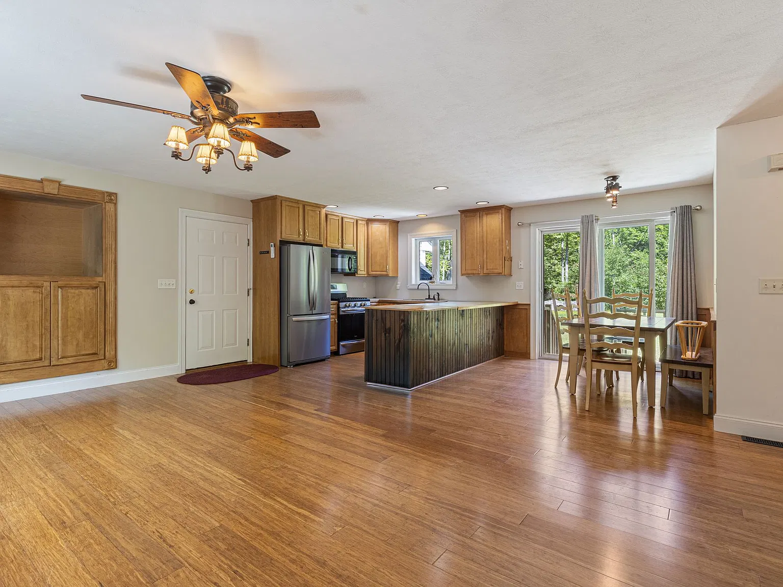 2 bed, 1000 sqft, $2,650 — Photo 4