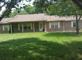 195 Bent Arrow Ln, Carbondale, IL 62903