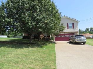 920 Dolphin Ln, Clarksville, TN 37043