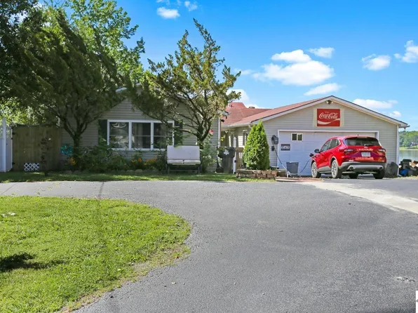 204 Passage Dr, Murray, KY 42071