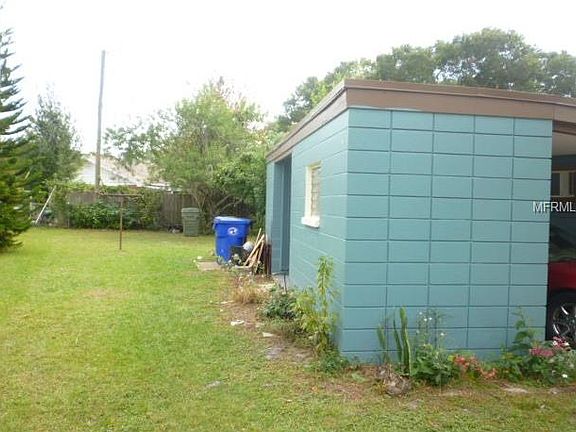 4th image of 303 Poinciana Cir