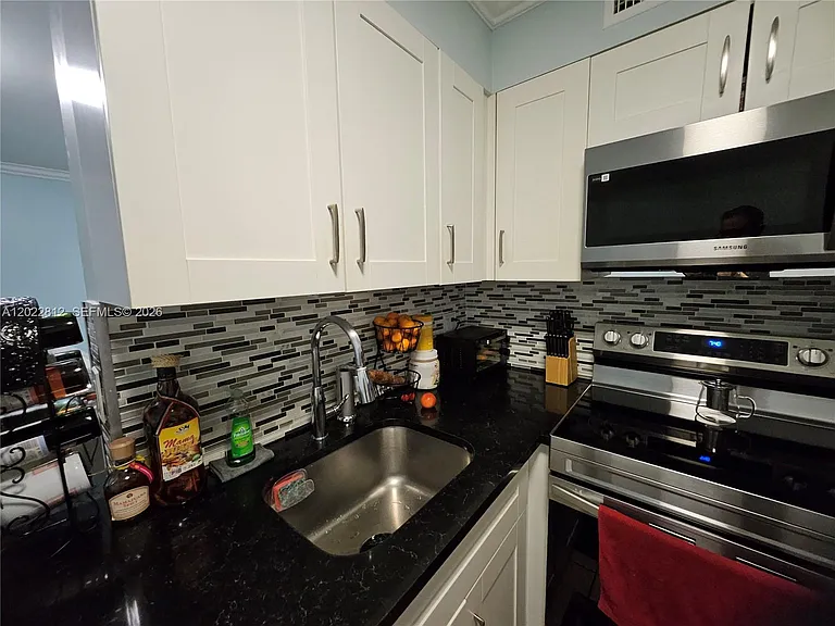 212 Lake Pointe Dr #113 — Photo 10