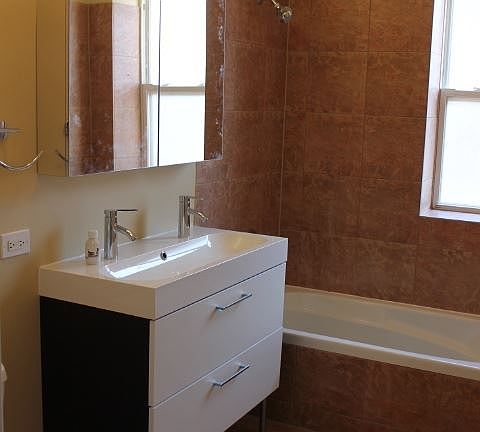 4th image of 4240 S Calumet Ave #3S42