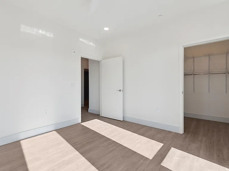 1225 E Fletcher St #302 — Photo 9