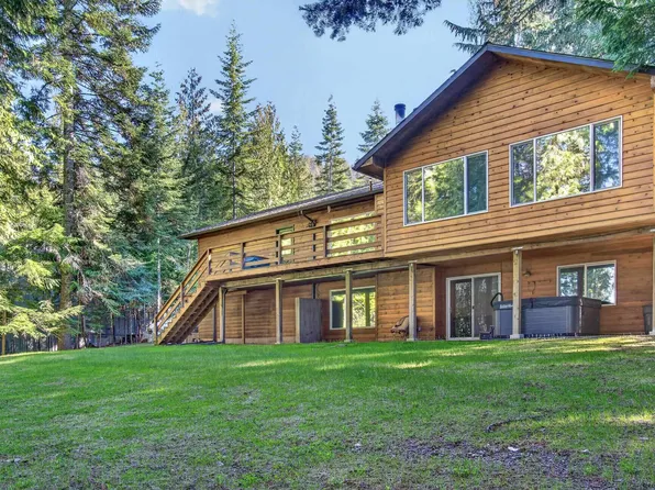 1205 Wooded Acres Dr, Sagle, ID 83860