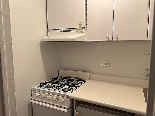 3rd image of 108 E 38th St APT 205