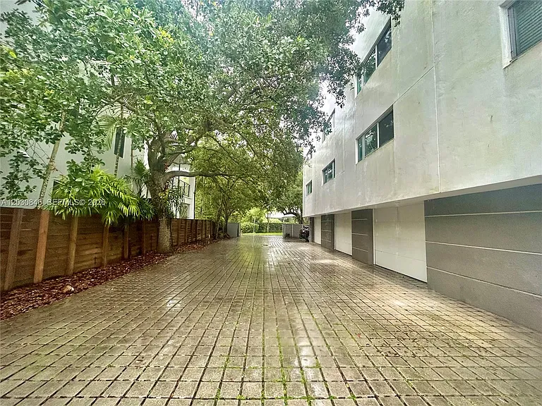7541 SW 61st Ave #3 — Photo 34