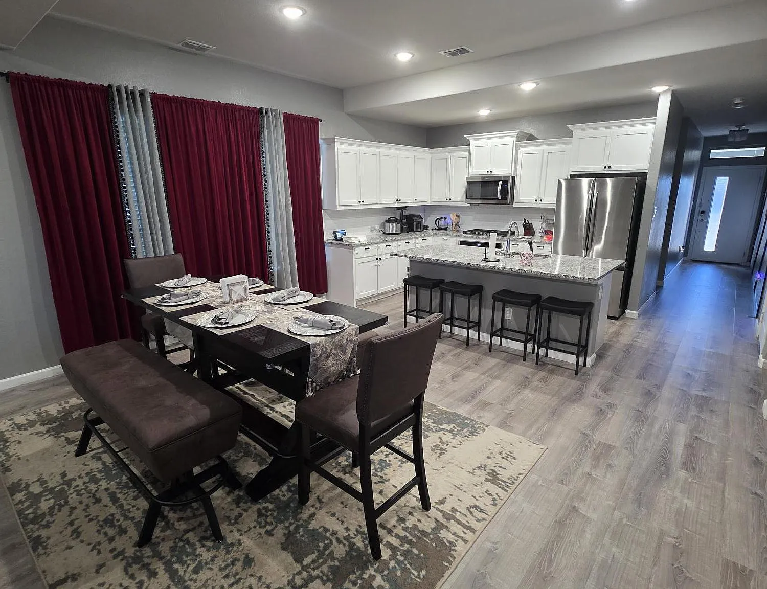 1 bed, 1.0 bath, 2300 sqft, $1,183 — Photo 4