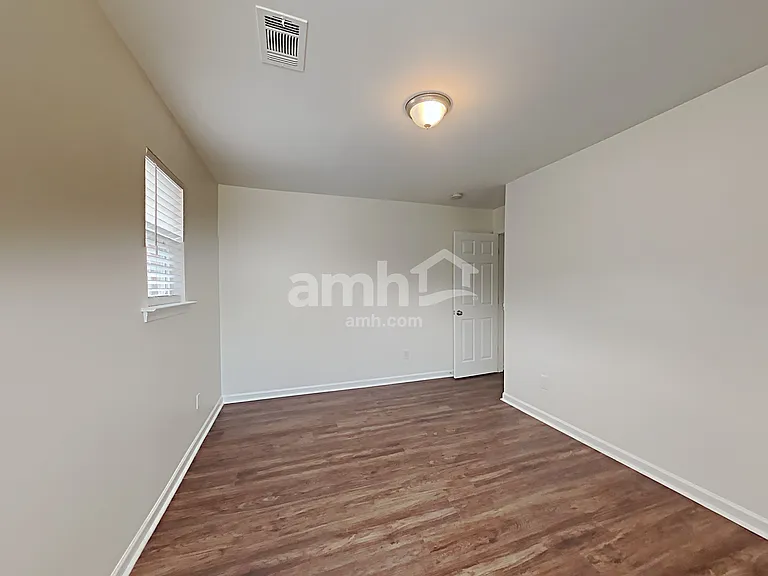 407 Howell Xing — Photo 17