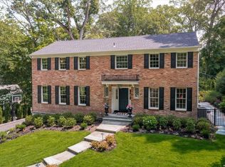 16 Rockwood Rd W, Plandome, NY 11030