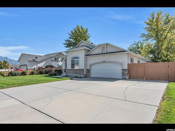 3rd image of 1213 W Lucky Cv