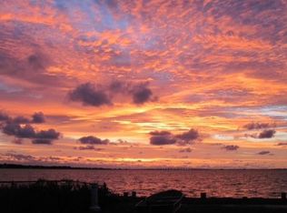 17 Shinnecock Rd, Quogue, NY 11959