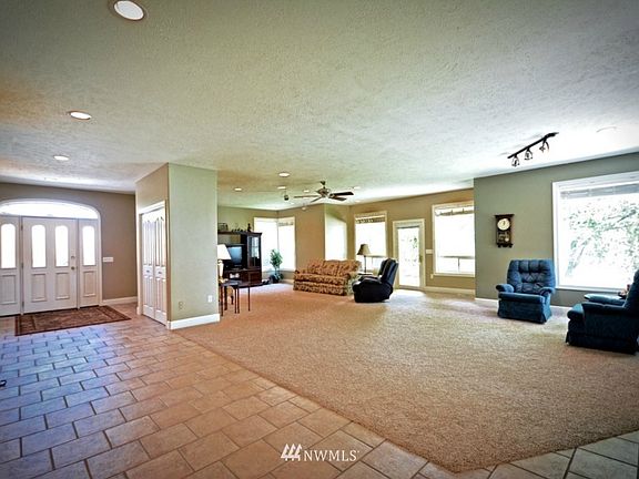 4th image of 707 Lupine Drive