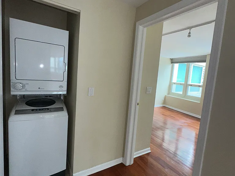 345 N La Salle Dr #2006 — Photo 9