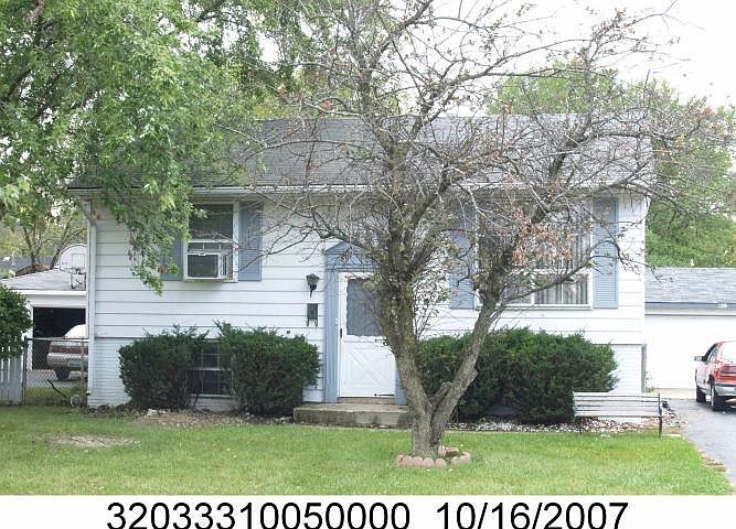 1st image of 126 N Oak Ln