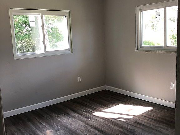 3rd image of 4037 Walnut Ave