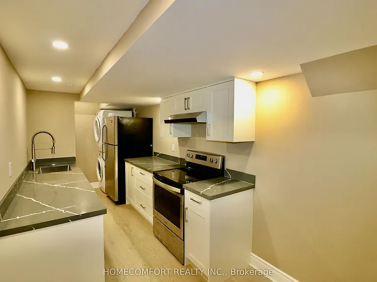 126 Gamble Glen Cres #LOWER — Photo 15