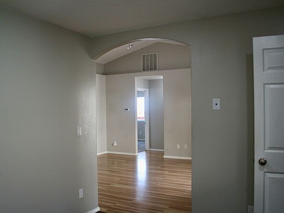 5th image of 1828 W Eaglecrest Dr