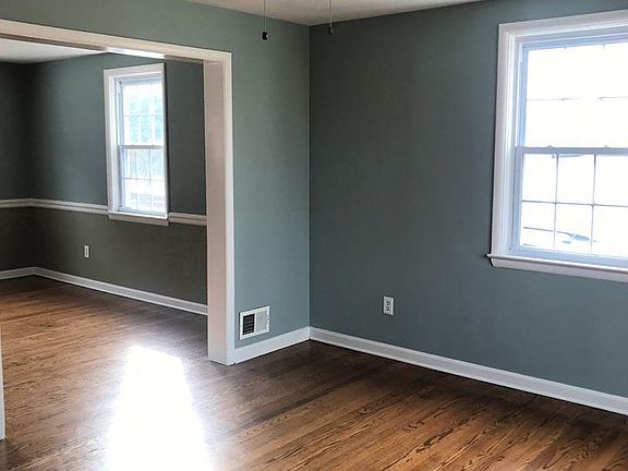 2nd image of 115 Courtland Pl