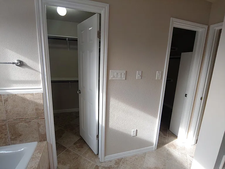 1701 Brokenshoe Dr — Photo 12