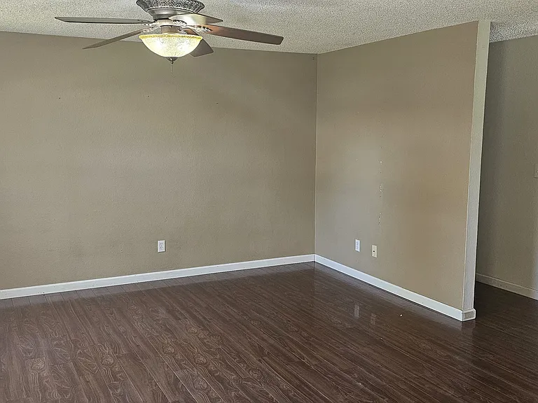 560 E Catherine Ave — Photo 7