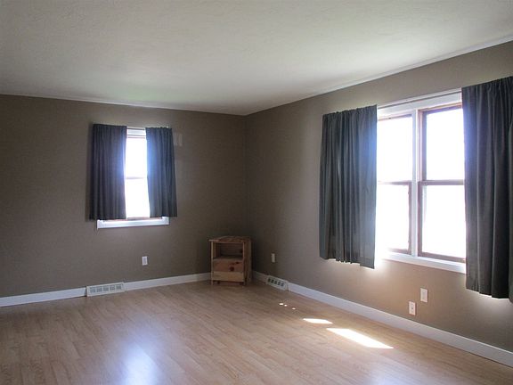 5th image of 15 Crestview Dr