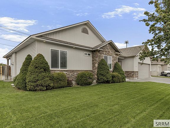 3rd image of 3570 Sycamore Cir