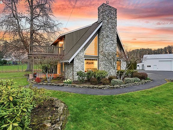 3rd image of 23495 NE Dayton Ave