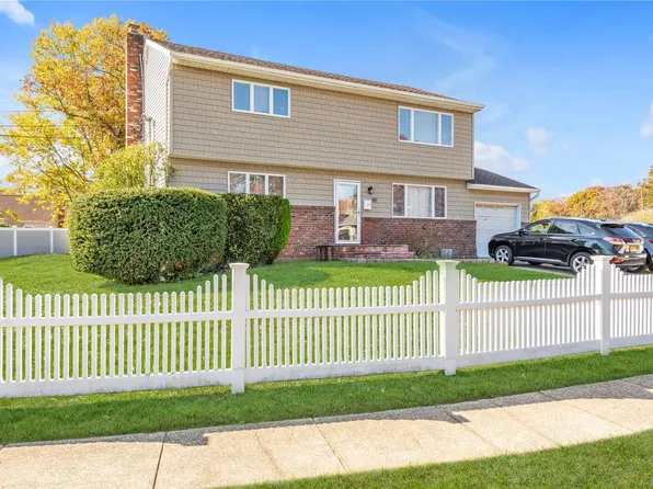 40 N Ronald Drive, Amityville, NY 11701