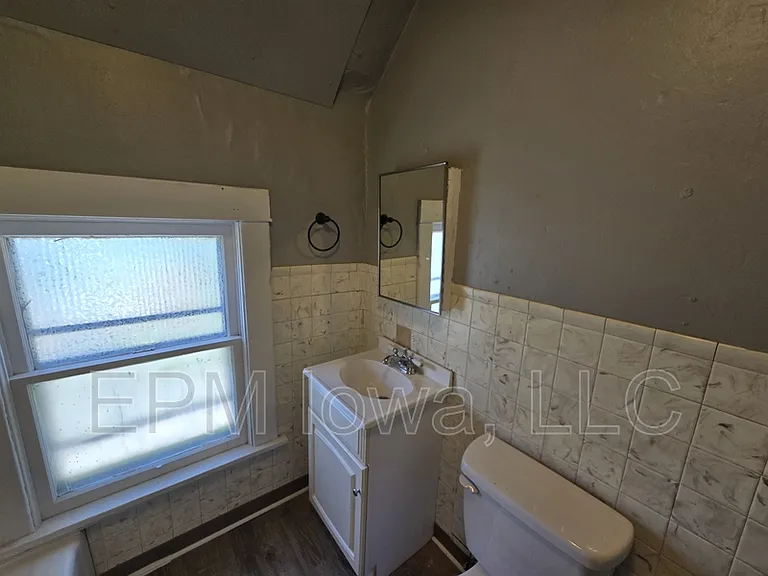 1311 W 2nd St — Photo 26