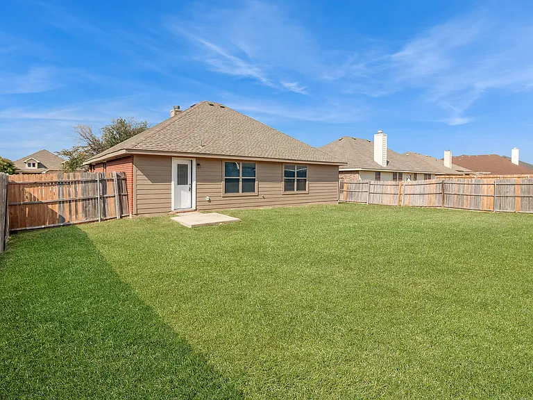 22 back yard_IMG_9735_mls_10142022