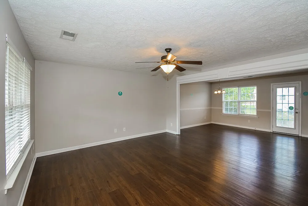 4 bed, 2.5 bath, 1765 sqft, $2,320 — Photo 4
