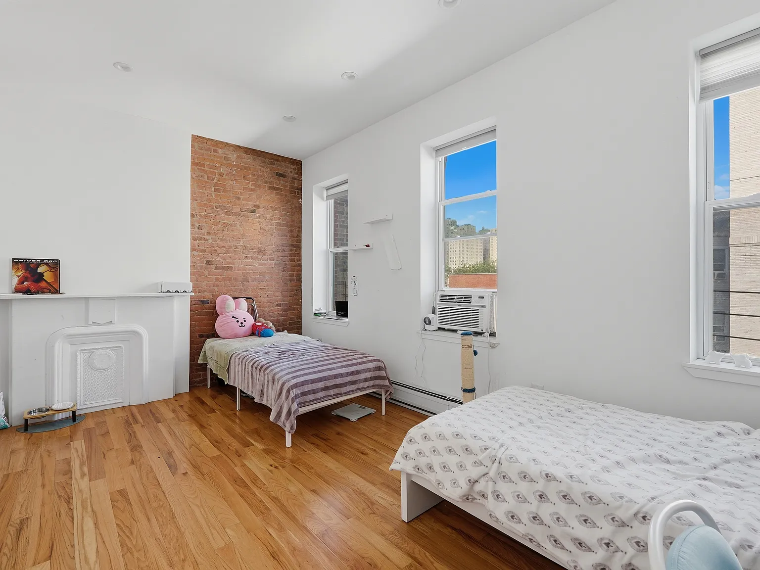 2 bed, 850 sqft, $2,300 — Photo 2