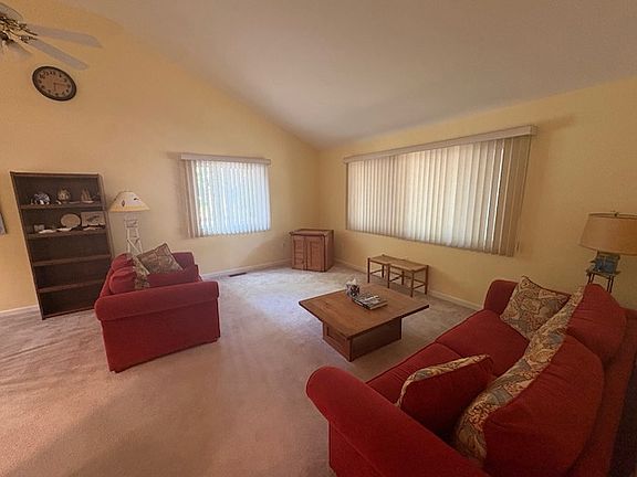 4th image of 51 Newport Dr
