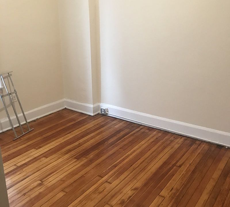 2nd image of 2804 44th St APT 1
