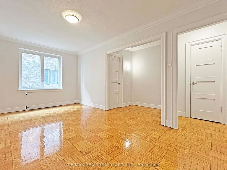 396 Avenue Rd #414 — Photo 2
