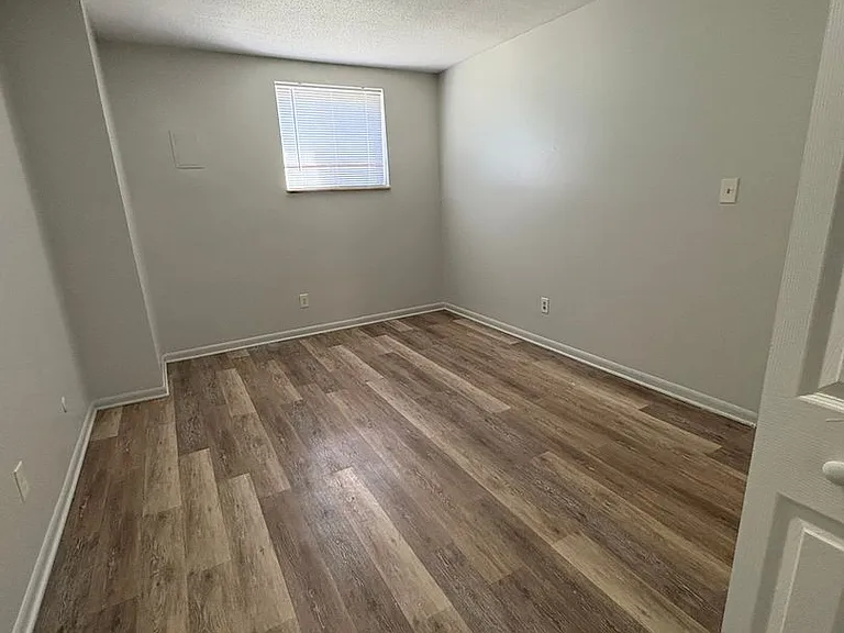 2101 Ottawa St — Photo 5