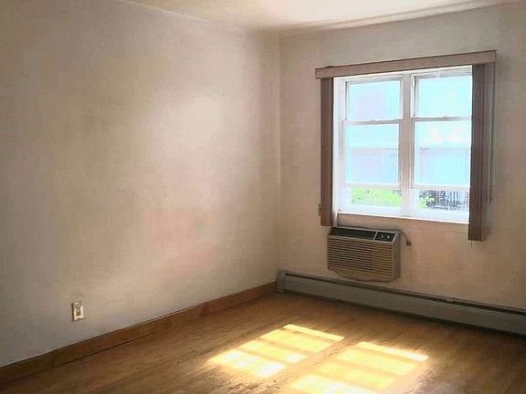 4th image of 32-22 75th St Floor 2