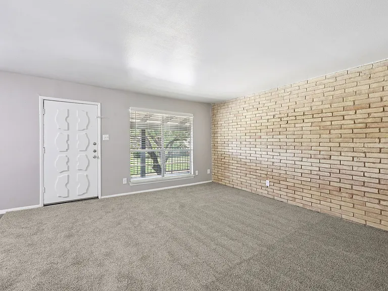 Premier Gardens Apartments — Photo 45