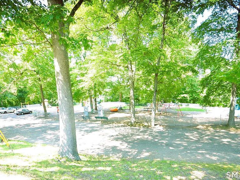 275 Riverview Ave — Photo 40