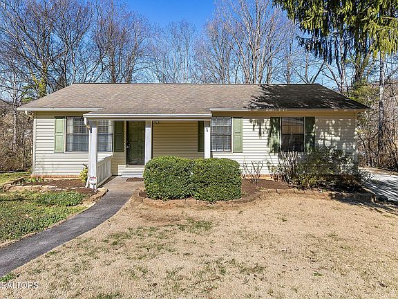 2nd image of 215 White Pine Ln