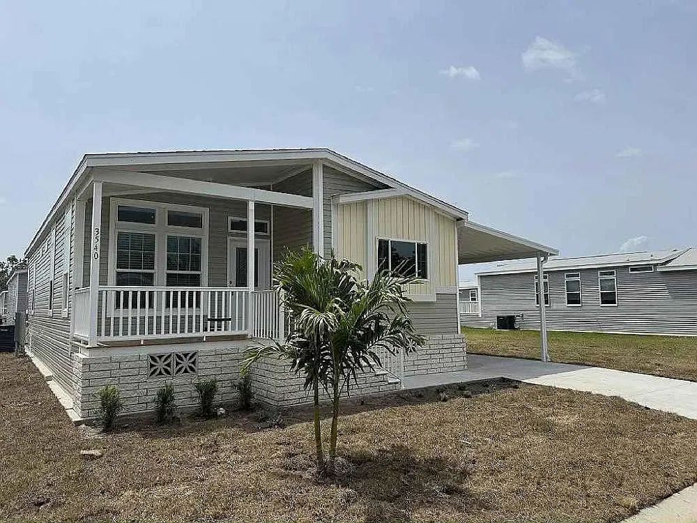 3 bed, 2.0 bath, 1356 sqft, $1,533 — Photo 1